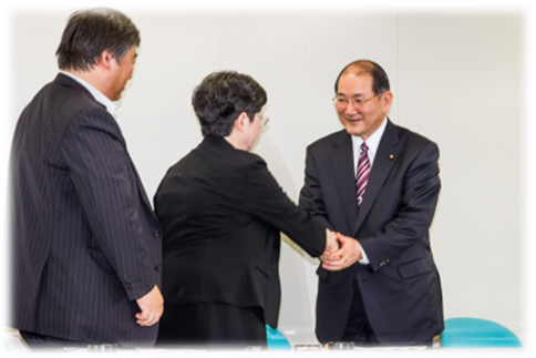 2010年(平成22年)5月より、札幌地裁で全国の原告および将来提訴原告を対象とした和解協議が全国原告団と国との間で始められました。苦難の末、提訴後3年を経過した2011年(平成23年)5月13日、札幌地裁の和解所見を原告・国双方が受諾することを正式に確認しました。